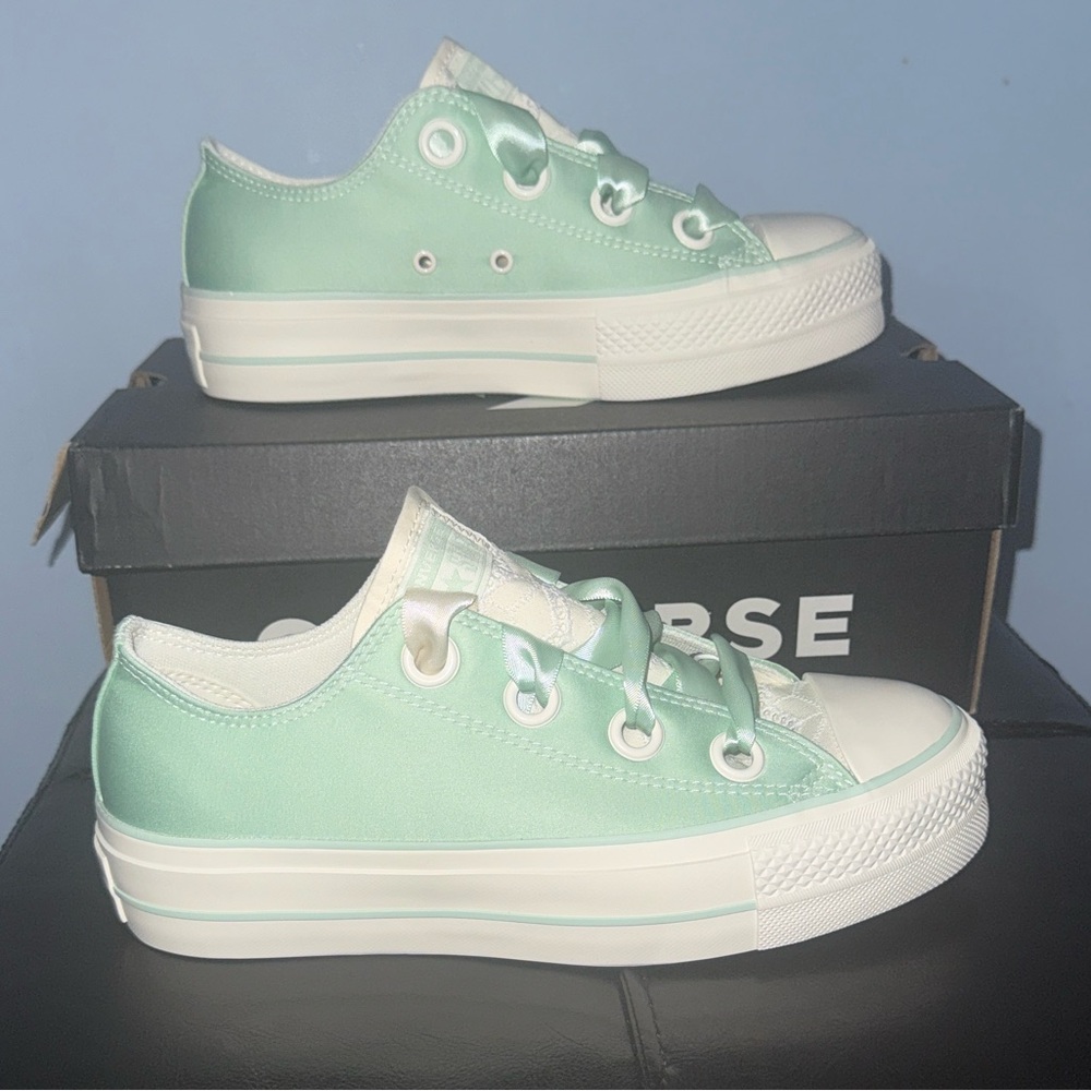 Converse Aloe Lift Platform Matte Satin Shoes Women’s size 7.5